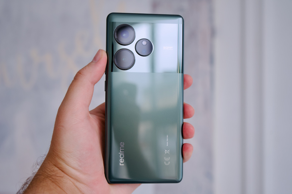 realme GT 6