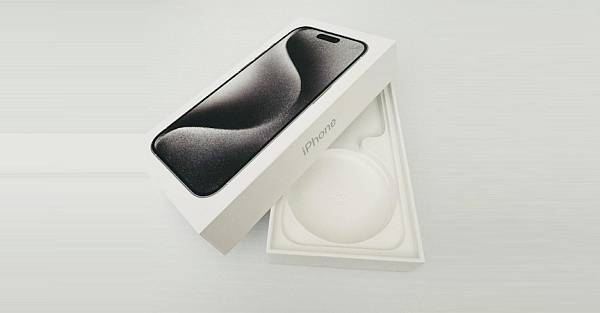 Найдено неожиданное и очень эффектное применение пустой коробке от смартфона