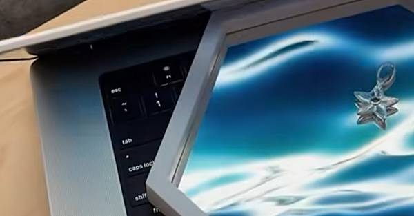 Хотите красиво фотографировать вещи? На помощь придёт экран ноутбука и зеркало